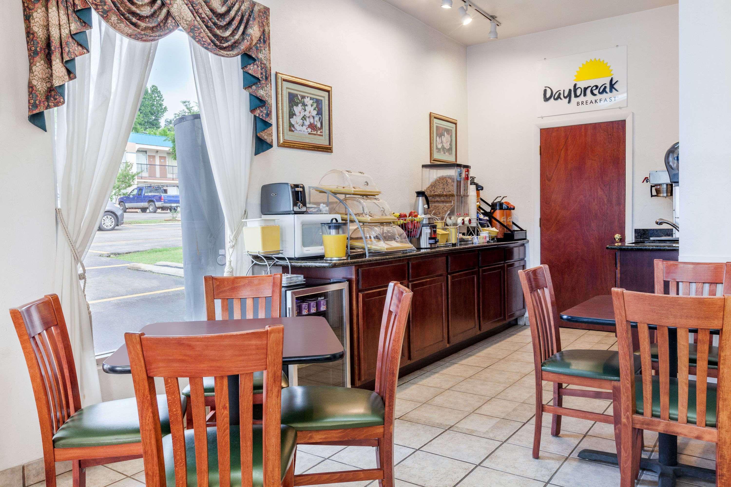 Days Inn By Wyndham Okemah Buitenkant foto